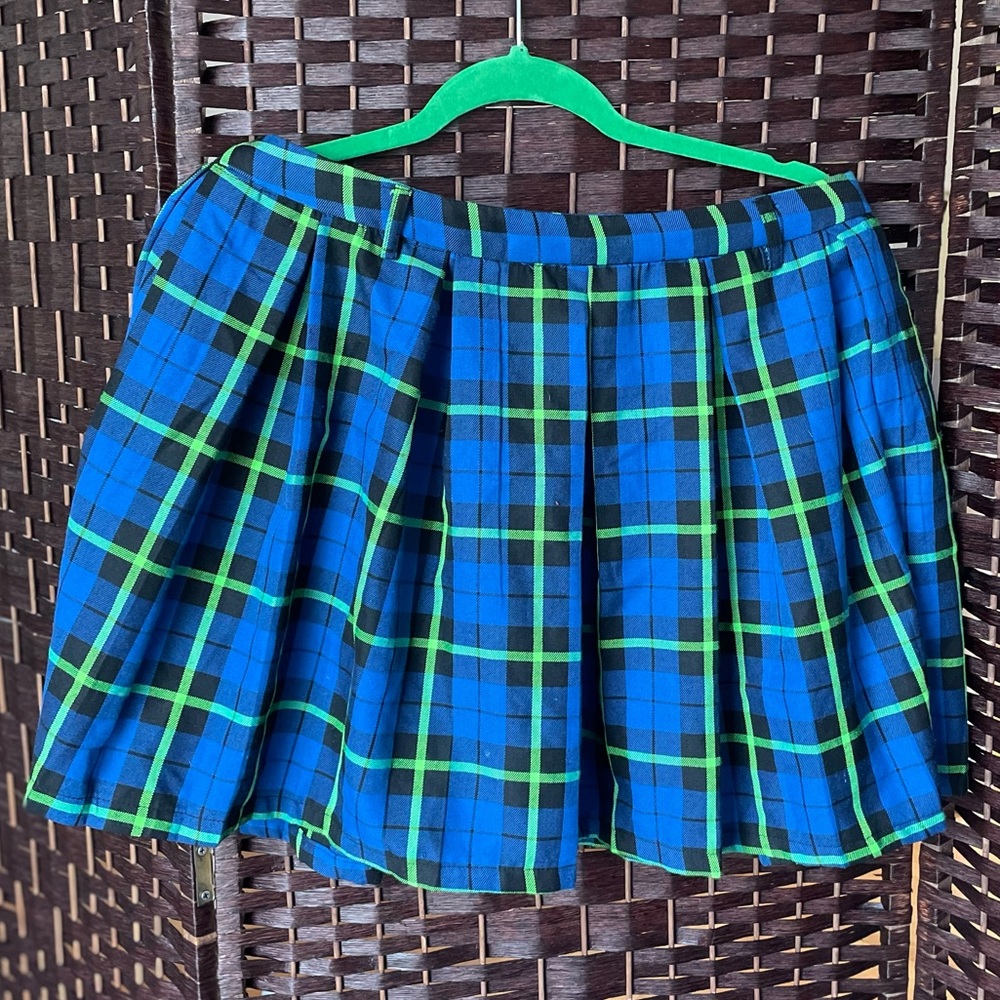 Hot Topic Blue, Black, and Lime Green Plaid Pleated Skirt -Size Juniors Large